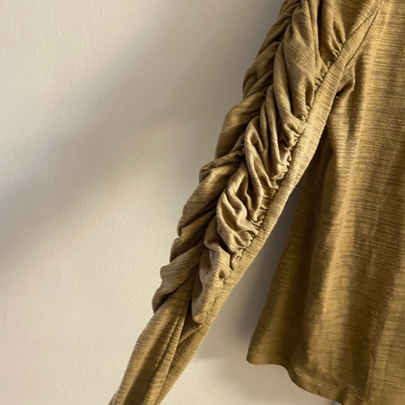 House of Harlow 1960 olive green Ruched Sleeve Blouse Large - Picture 5 of 7